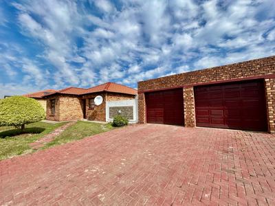 House For Sale in Karenpark, Akasia