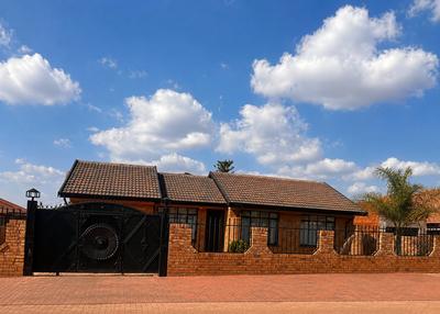 House For Sale in Soshanguve BB, Soshanguve
