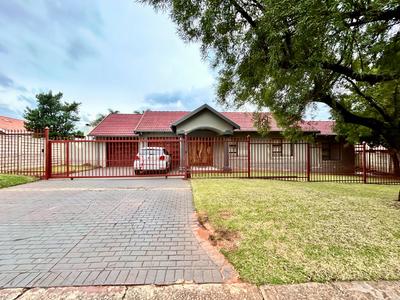 House For Sale in Garsfontein, Pretoria